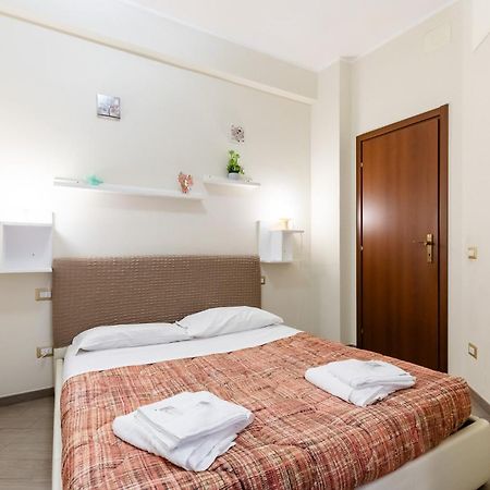 Il Vascello Lägenhet Lido di Ostia Exteriör bild